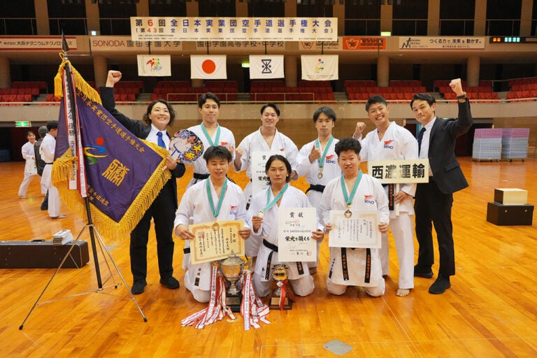西濃運輸、空手で日本一に!(写真1)